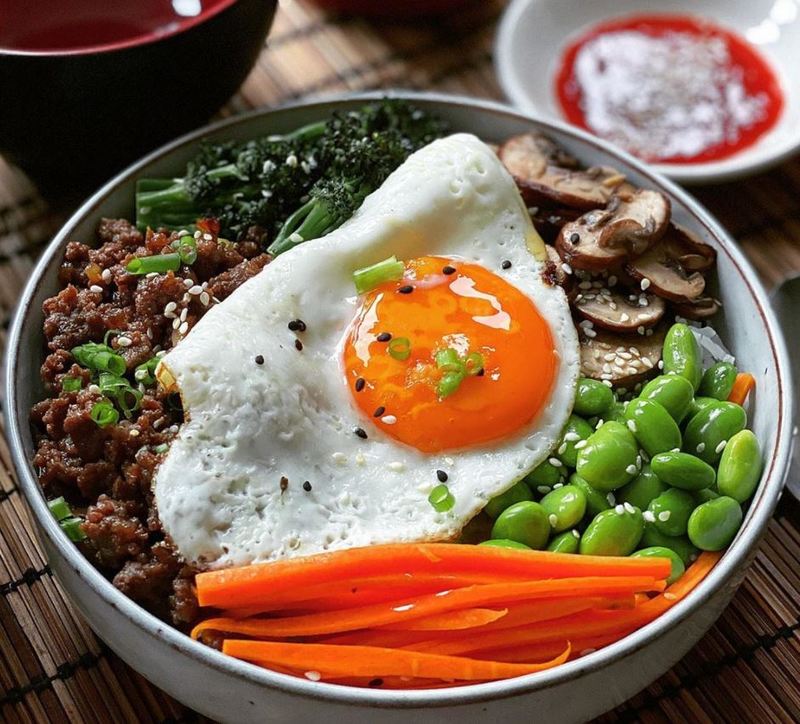 ▷ ¿Qué es el bibimbap coreano? Ingredientes, receta y cómo comerlo